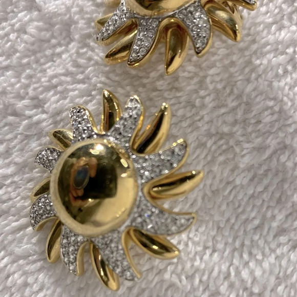 Vintage Gold Tone W White Gems Sun Shaped Clip  On Earrings - Picture 8 of 9
